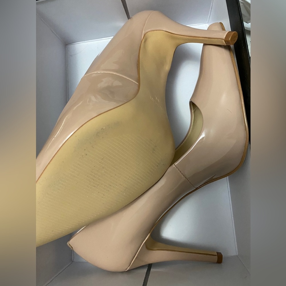 Nine West nude pumps
